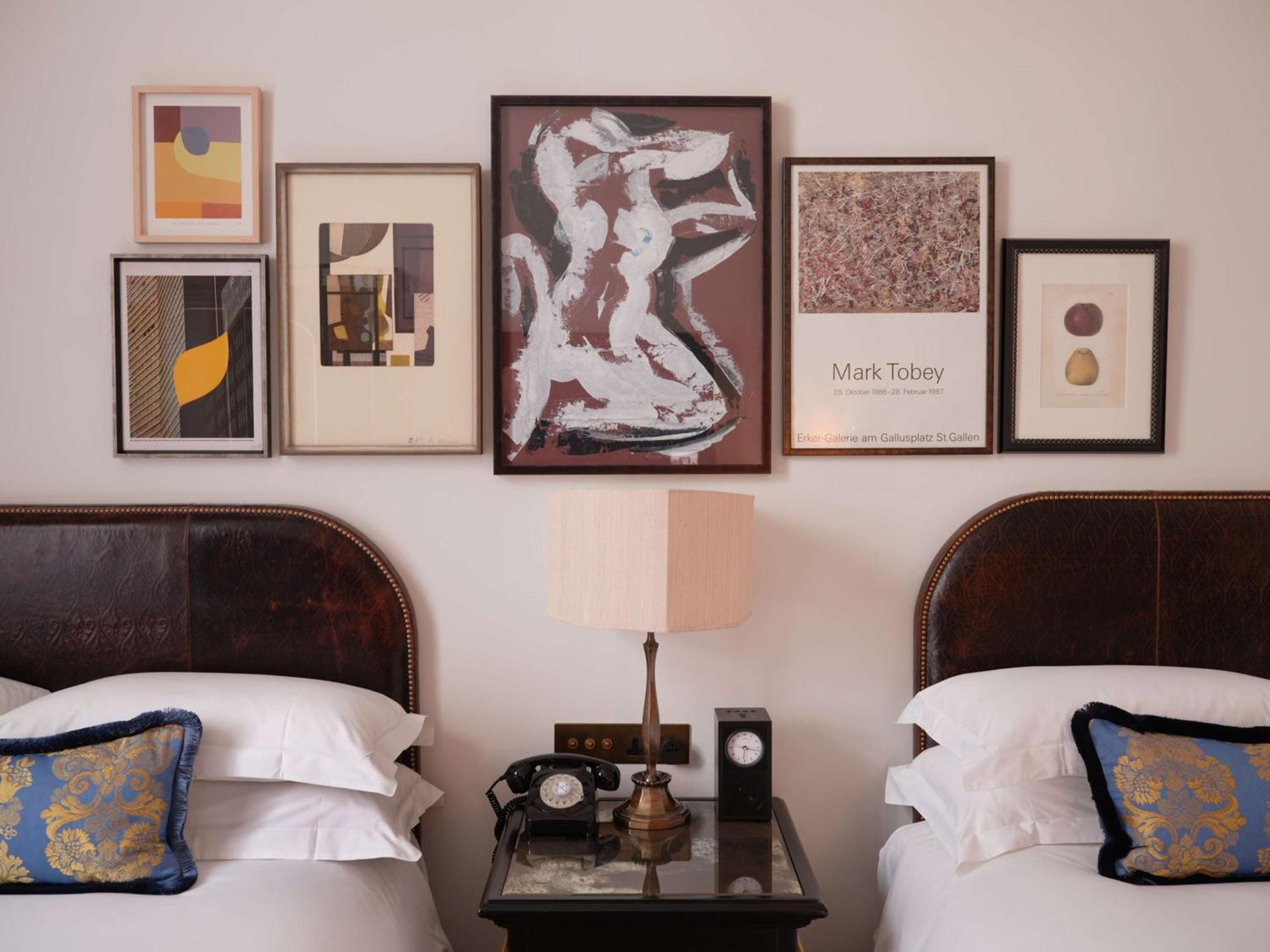 Nomad London Hotel Kültér fotó Artwork by Jean-Michel Picart
